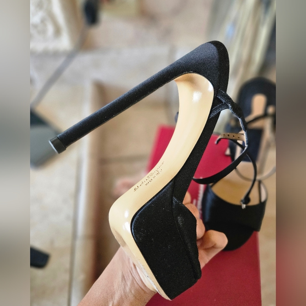 Heels - Picture 4 of 5
